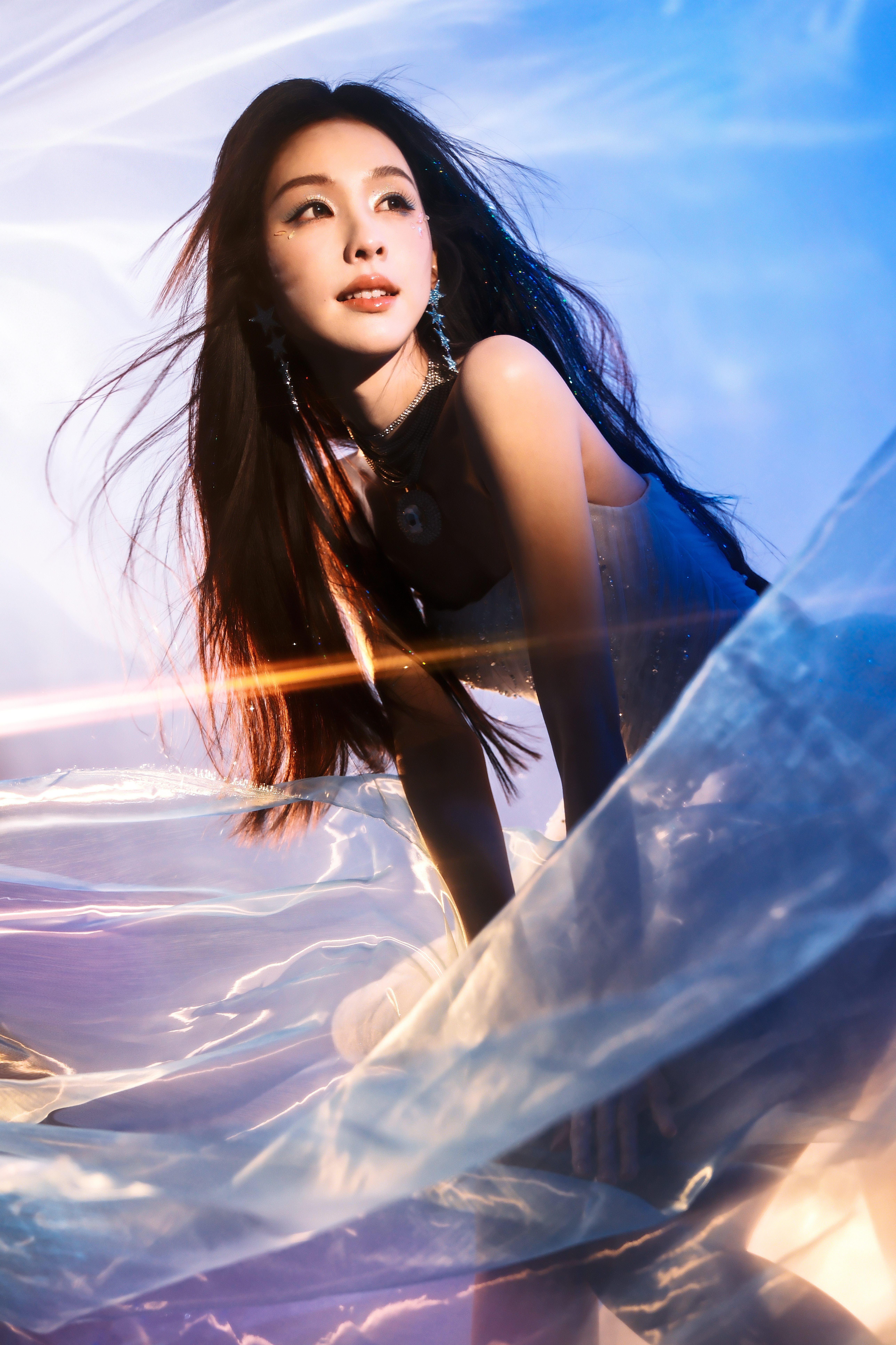 深海藏音，海浪与音符交织成律。在星光与清籁间，聆听灵魂共鸣。陈都灵