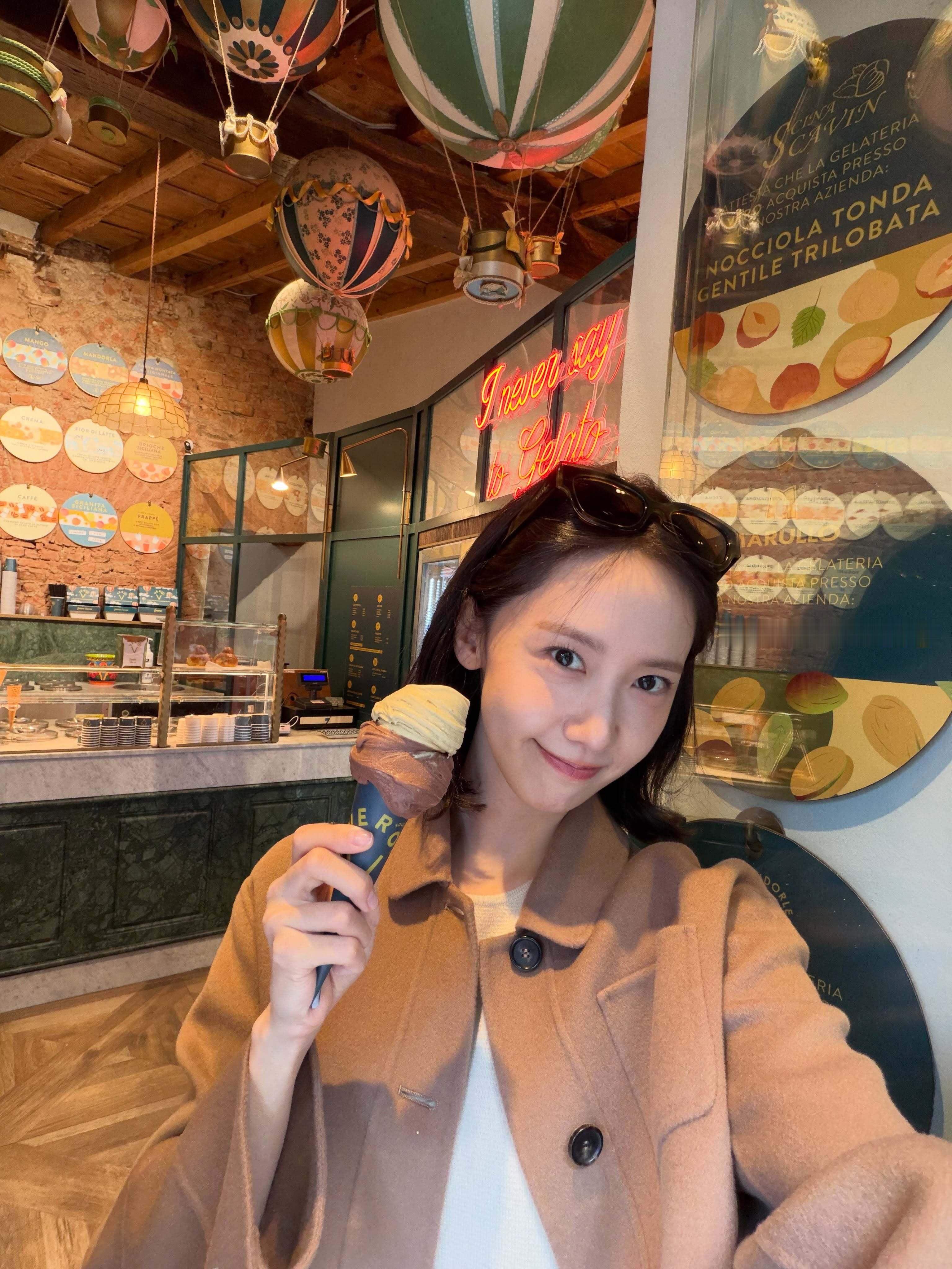 林允儿INS更新🤍🤎