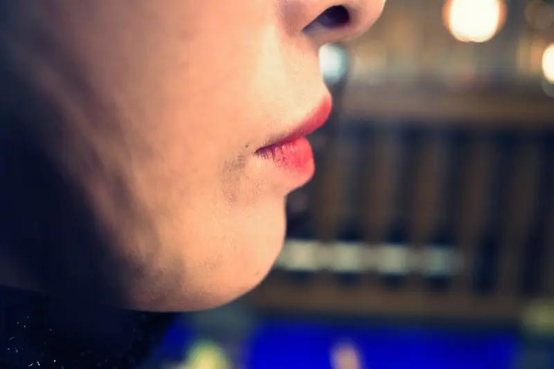 有的人观点真奇妙，自己的孩子到学校当老师，到处向别人炫耀，孩子有出息了，自己终于