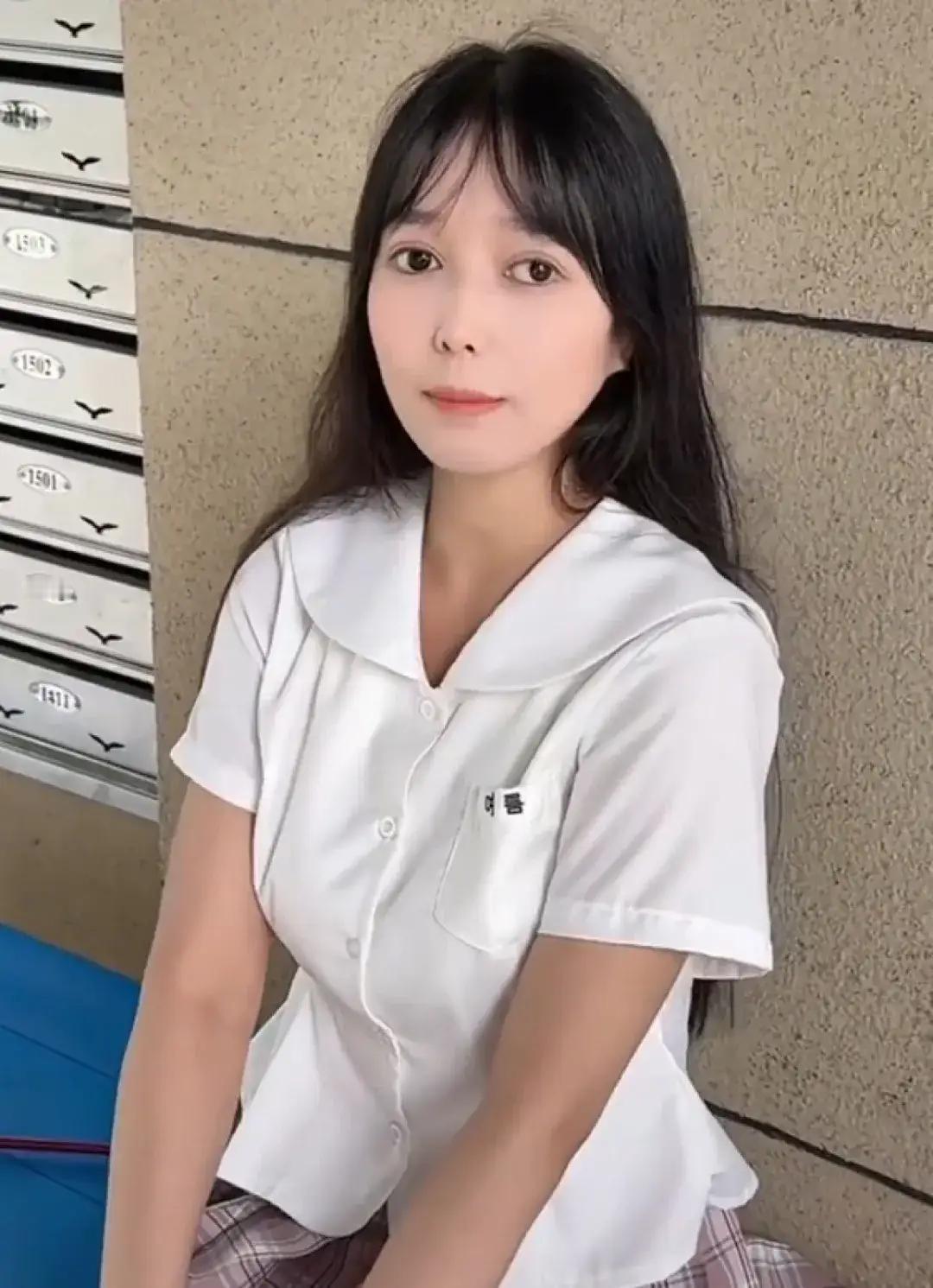 面相学很准的可怕，她面相特别是眼睛[祈祷]