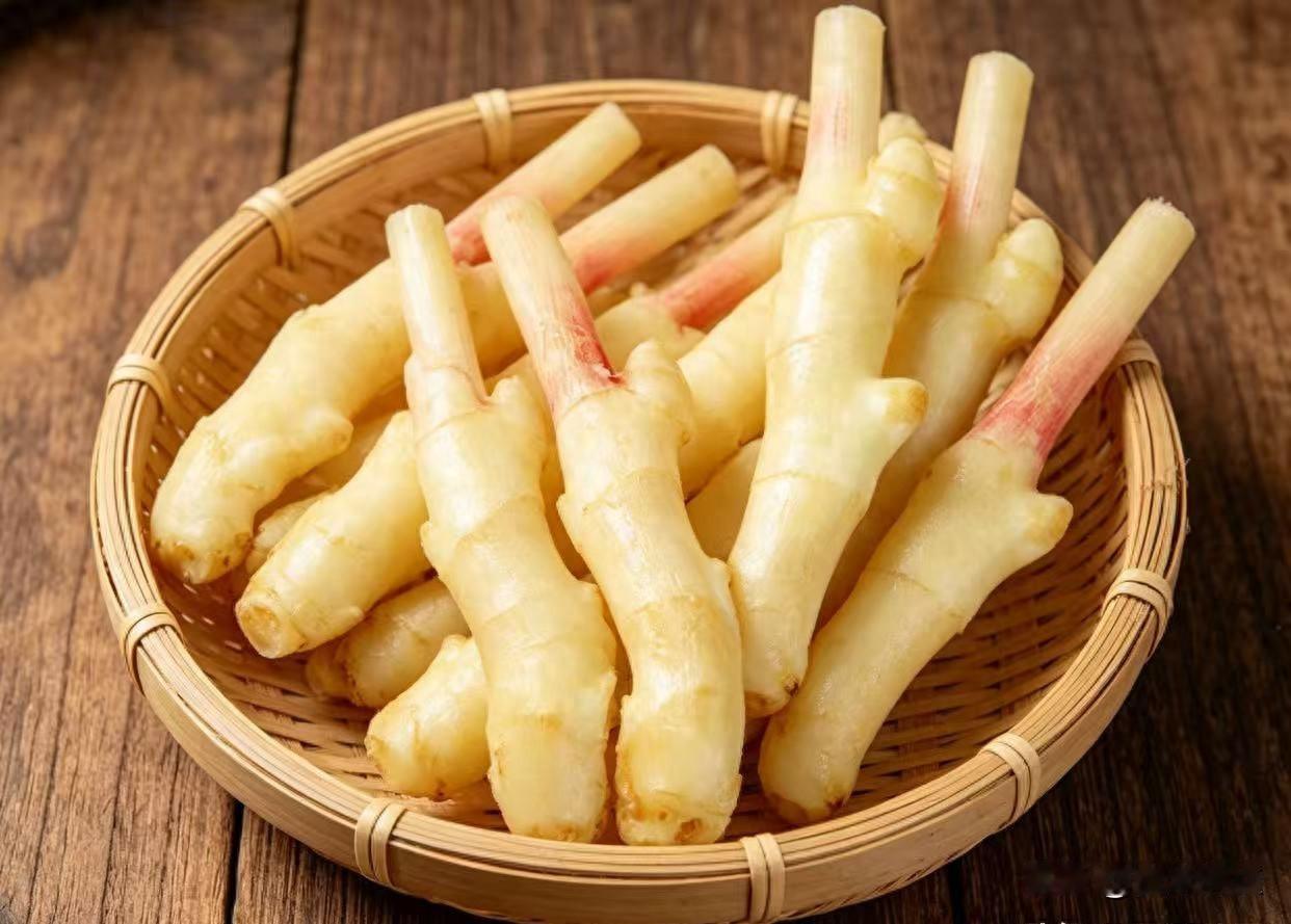 夏天一到，人就发蔫，吃饭没味，肚子胀胀的，上厕所也不痛快。我翻了翻家里冰箱和菜