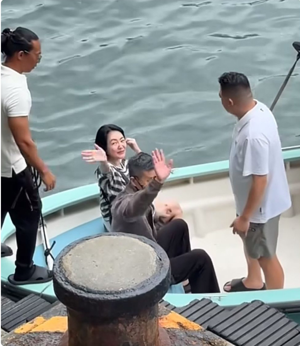 小S现身香港被偶遇，陪女儿看演唱会，老公许雅钧满头白发受瞩目