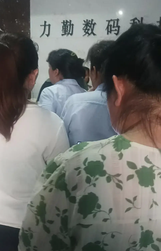 东莞长安涌头汇通科技园力勤数码工厂搬迁，工厂老板不愿赔偿，并放下狠话，我有钱，不