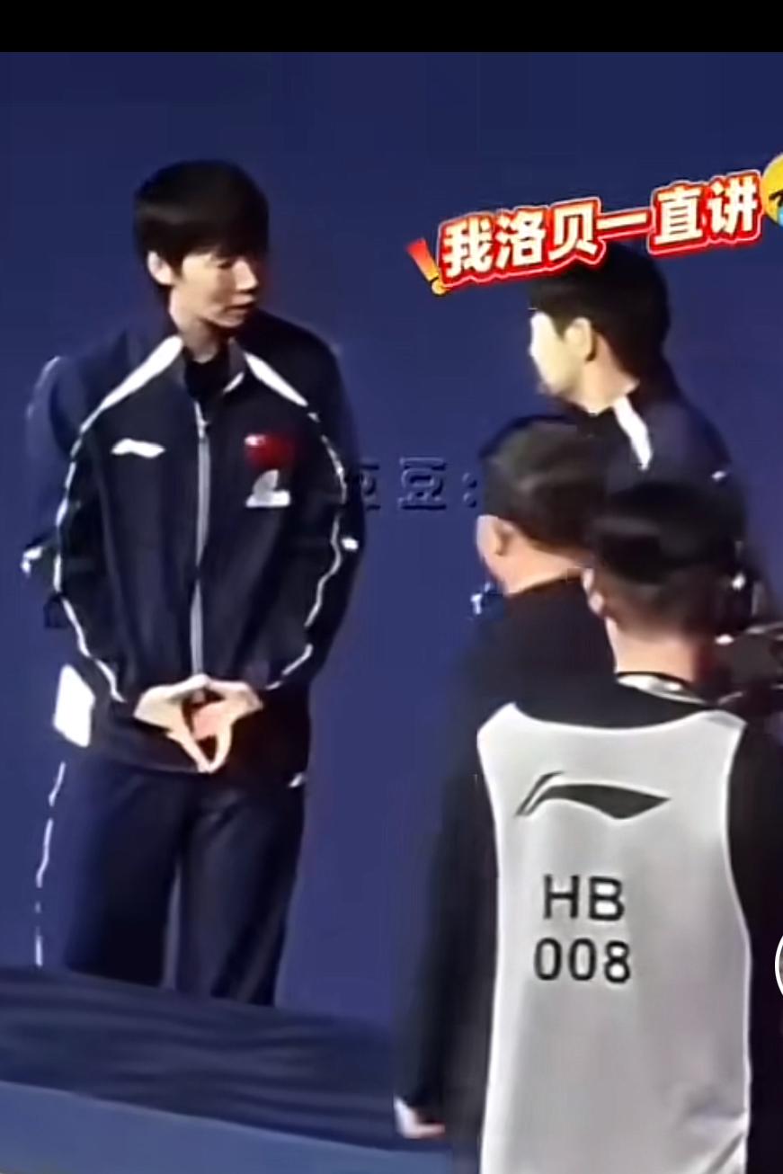 莎：曼昱姐。曼昱：啥事，莎莎。莎：多谢你，曼昱：谢我啥？莎：我今天比