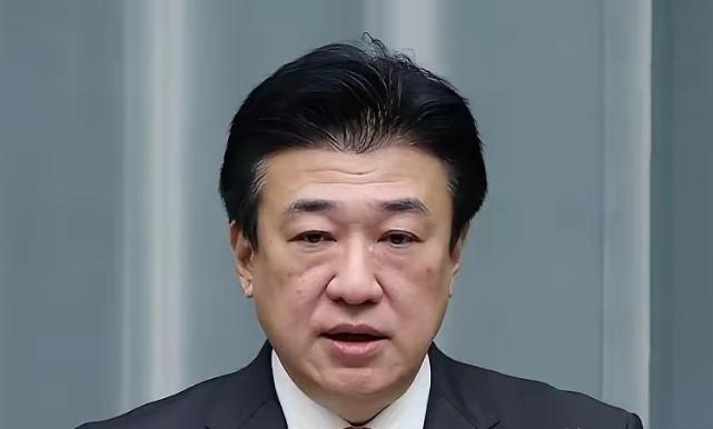 台东海域，中国海警正式“落户”了！两艘3000吨级海警船，带着76毫米舰炮、高压