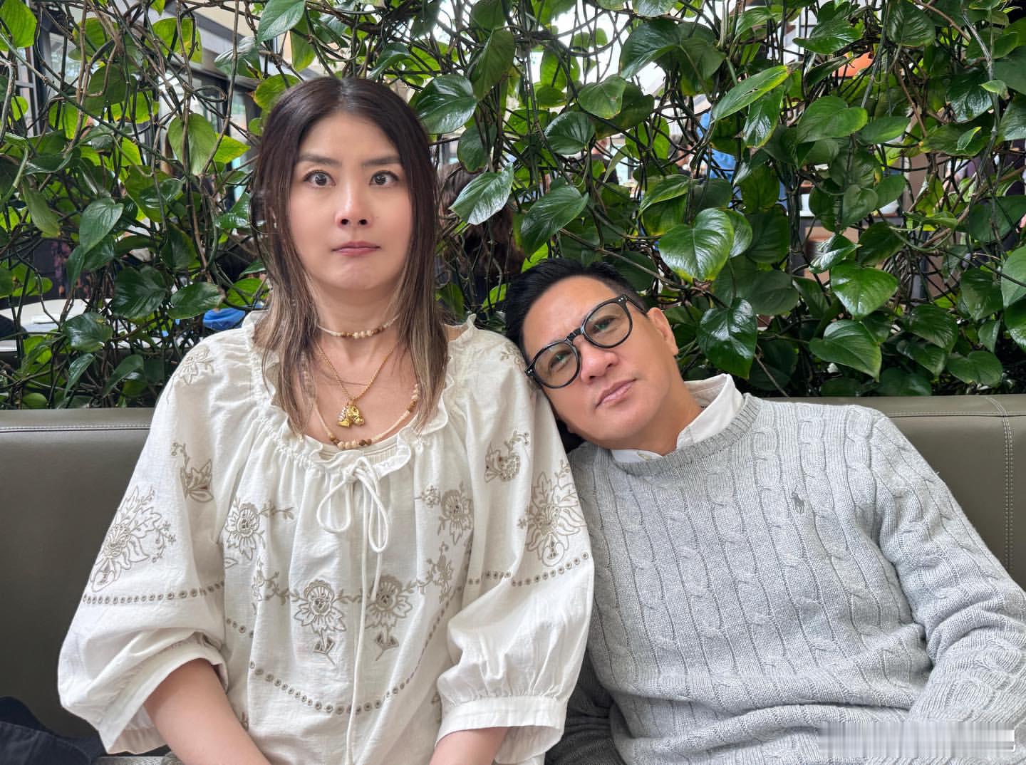 张家辉和陈慧琳的新年合照。