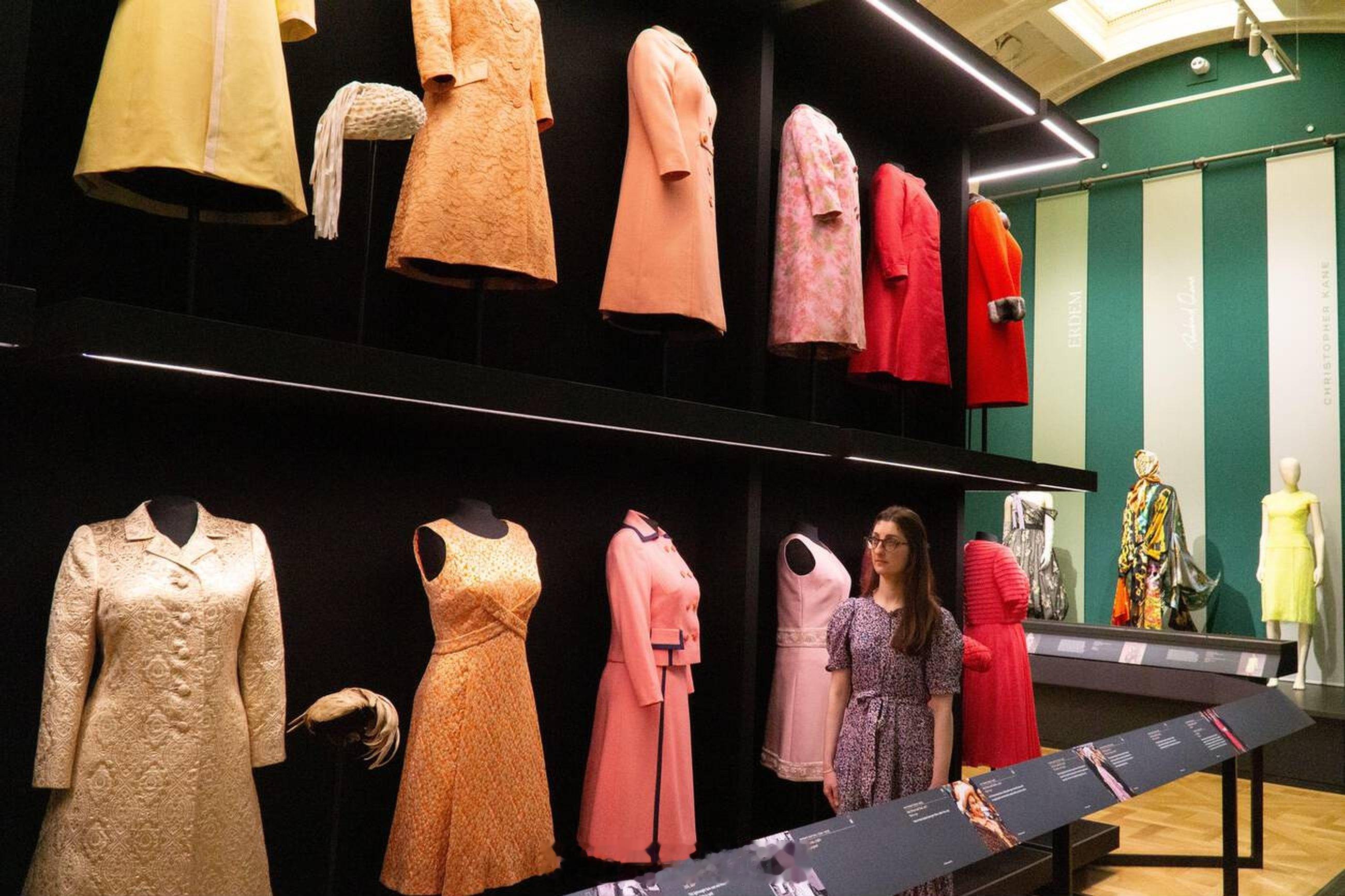 英国王室1967年7月3日，伊丽莎白二世女王和爱丁堡公爵菲利普亲王在加拿大蒙