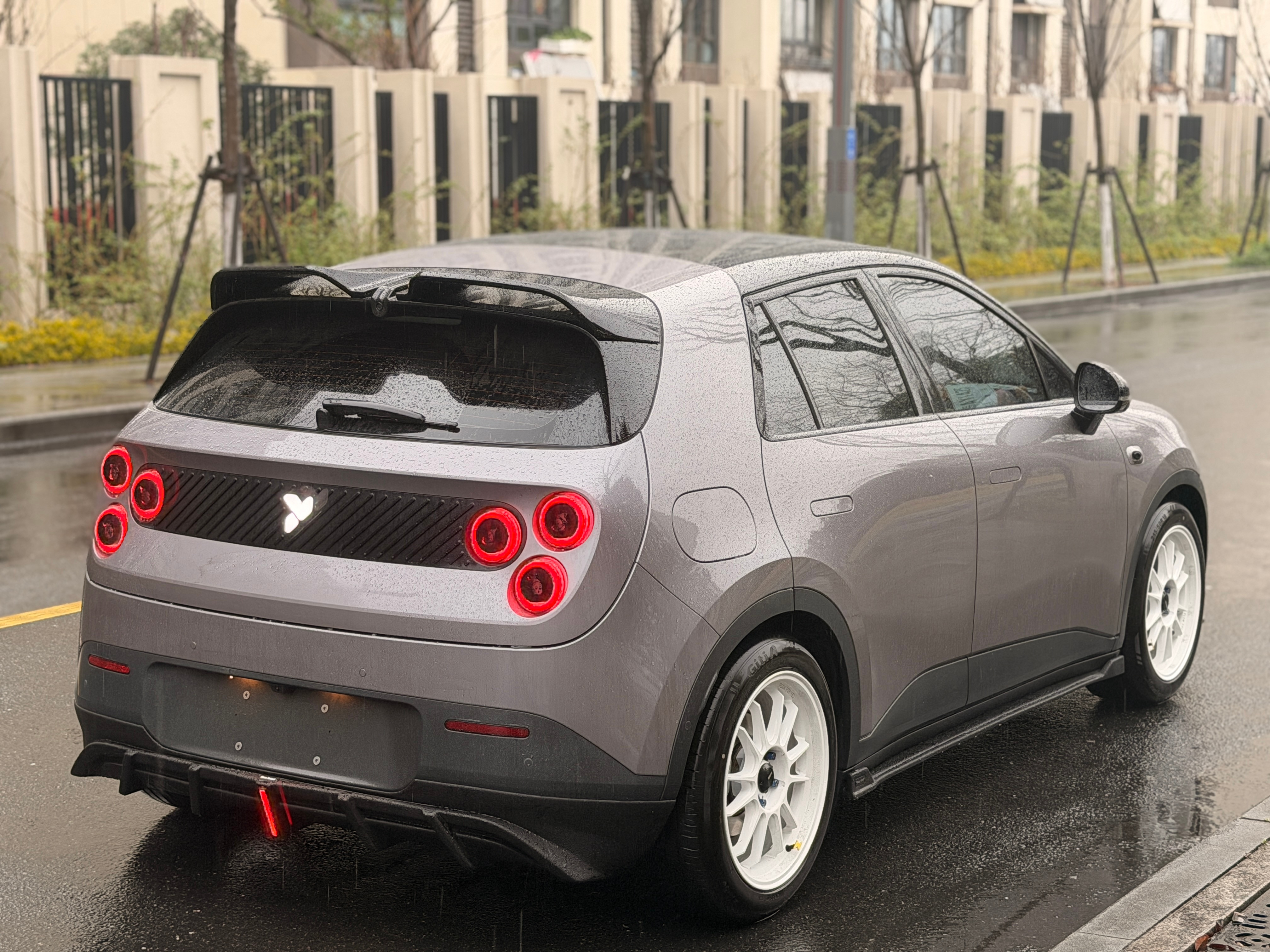 行政小姐姐从90换到萤火虫，又开始折腾了，三天换一个样