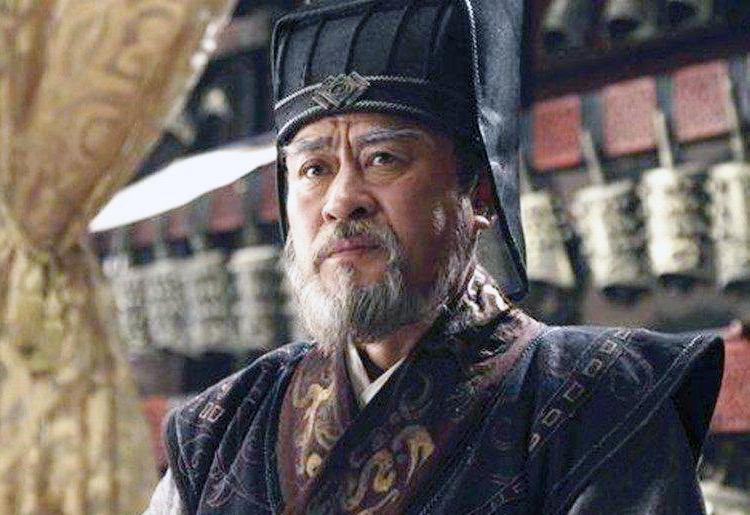 公元前170年的长安，薄府门外突然哭声震天。数百名文武大臣身披麻衣、手持哭丧棒，