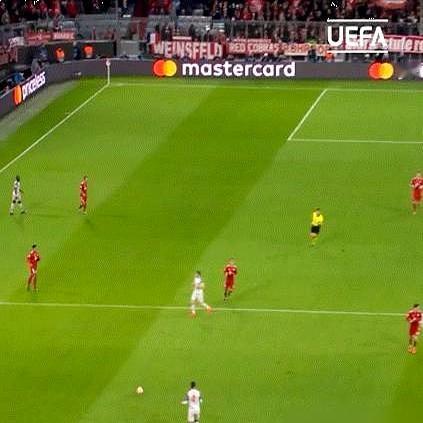 一年2000万欧元的工资，和诺伊尔、穆勒一个级别，这是拜仁给萨内的待遇。想当