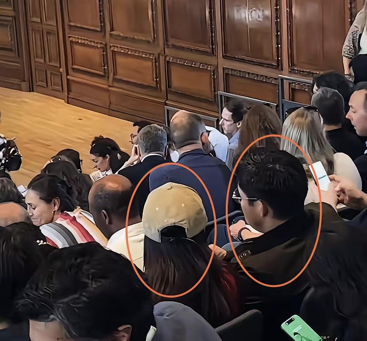 郭晶晶霍启刚对儿子霍中曦好重视哦，儿子在国外读初中，学校开学，作为父母的郭晶晶霍