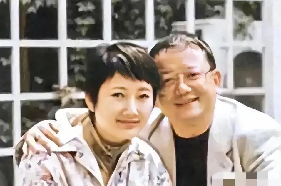 1996年10月，48岁的王刚娶了36岁的成方圆，有一次，王刚醉酒后对成方圆说：