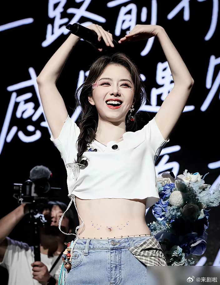 千万片酬，换来一堆6分烂剧，这买卖划算吗？谭松韵这两年，片酬稳得很。《蜀锦人家》