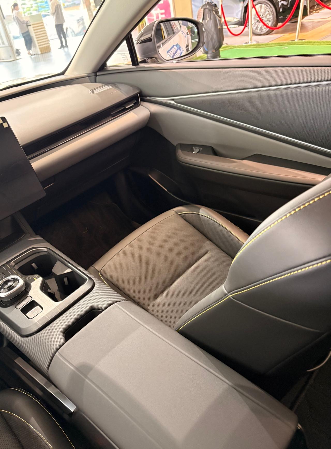 现在买雷克萨斯ES200划算吗？有一说一，听说现在价格落地到了22个左右，