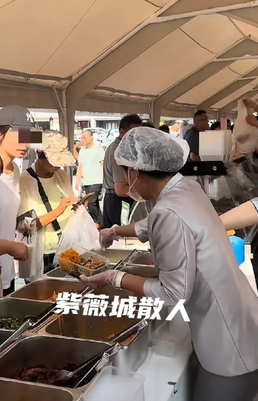 近日，一位在洛阳市某豪华大酒店工作多年的女士，万万没料到自己这个应该坐在空调房里
