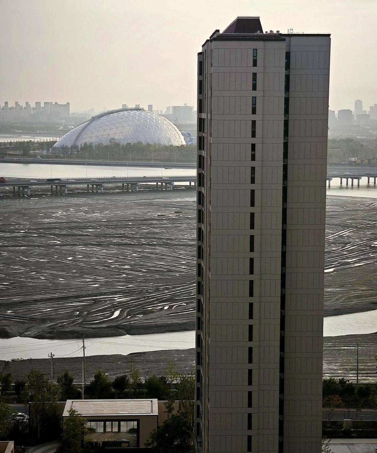 当年在青岛白沙河买河景房的业主们现在是不是肠子都悔青了，曾经大一万的房子现在都腰
