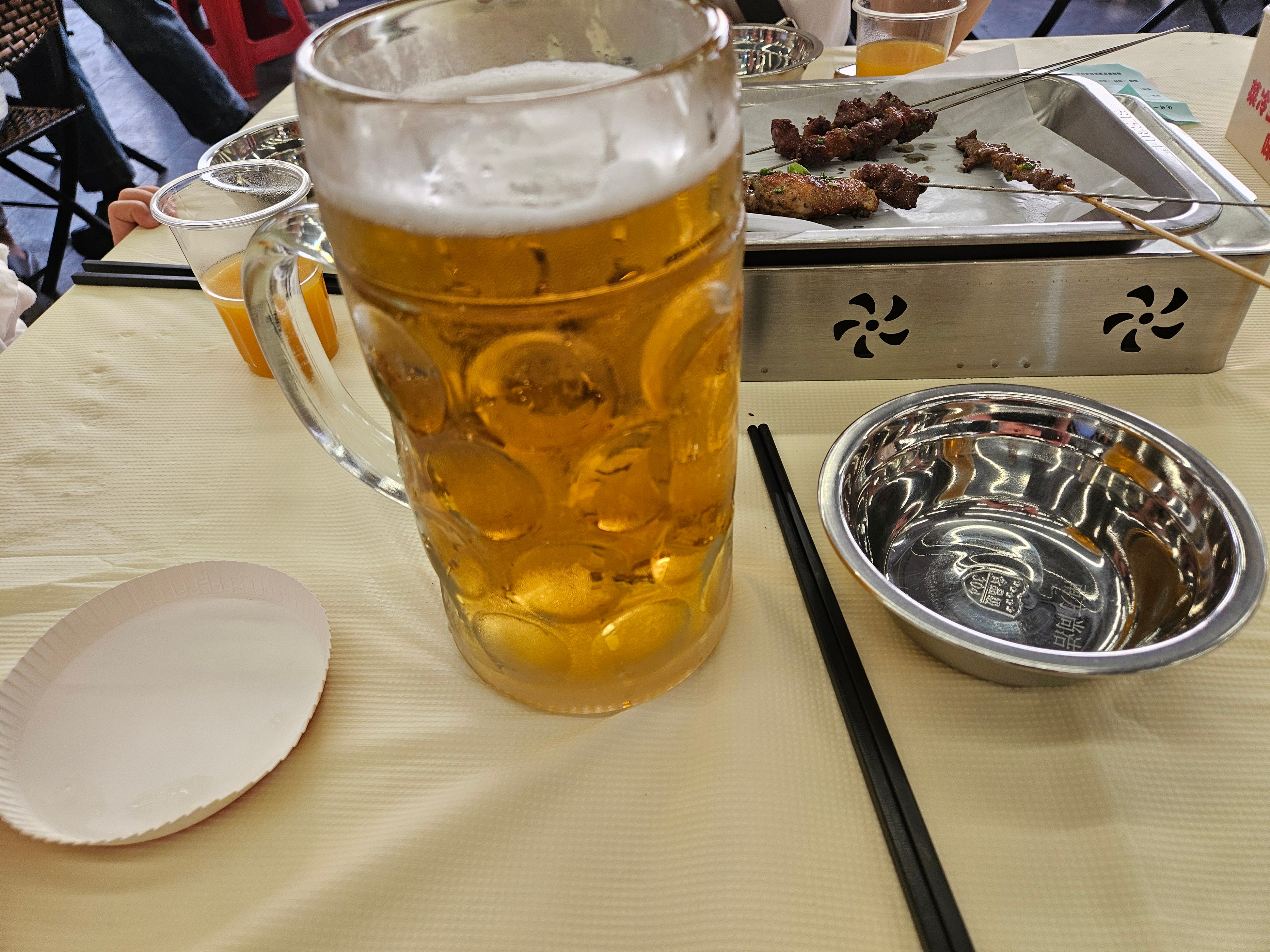 喝啤酒还得是这种杯子。假日了，不要太拘谨。