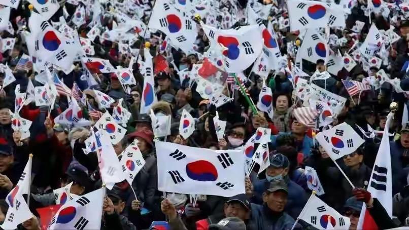 韩国是如何崛起的？归根结底还是靠新中国。虽然韩国的第一桶金是日本在与韩国