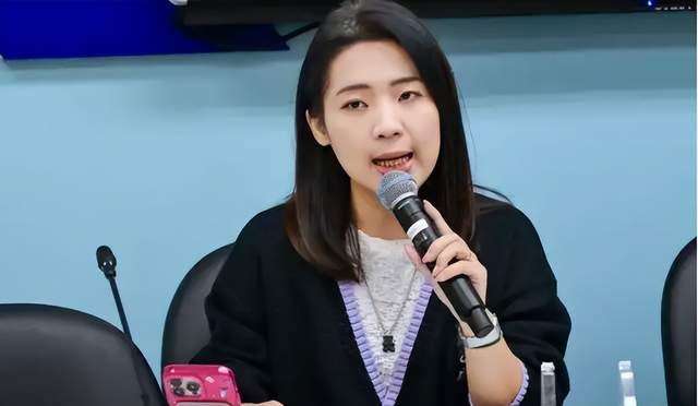 太提气！徐巧芯力挺郑丽文两岸政策，坚定重申“两岸同属一中”近日，号称蓝营