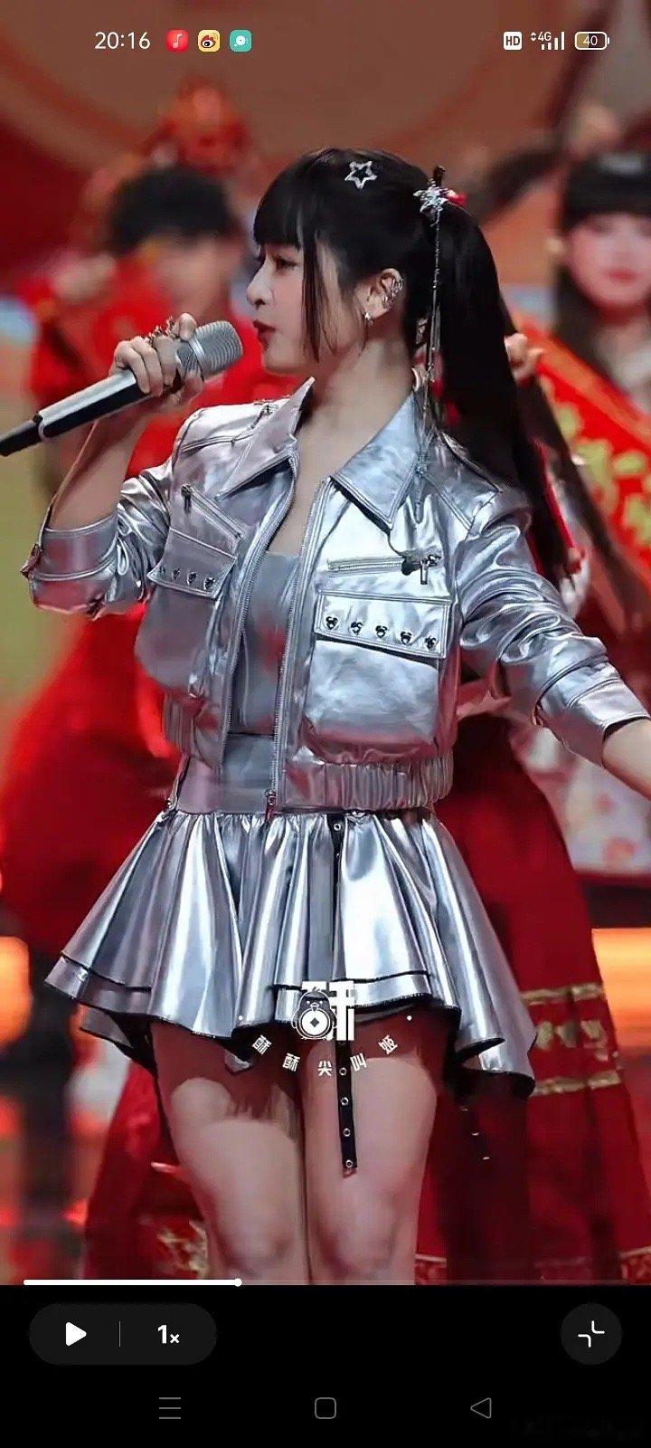 沈月小年夜晚会的直拍真的有点一言难尽了