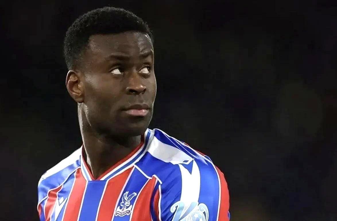 曼城一年砸五亿欧，直接买了套新首发，连替补都眼红。钱花在哪？门将俩，后卫四