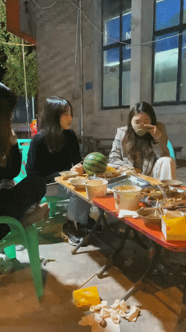 妹子拳头挺重啊[惊恐]