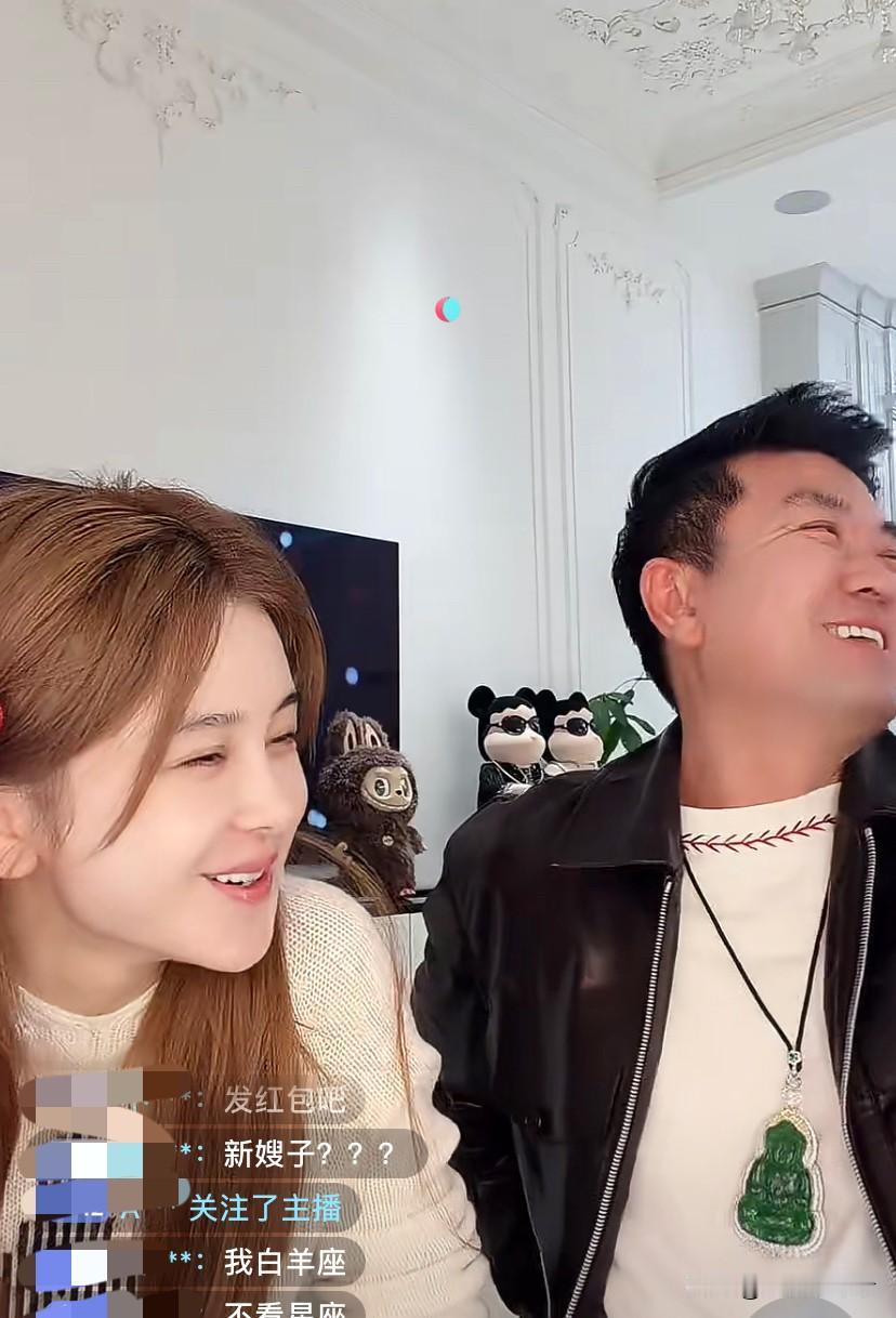 杨子这是遇上对手了，赵缨子把杨子都给整脸红了，这个赵缨子说话就像个女版杨子，甚至