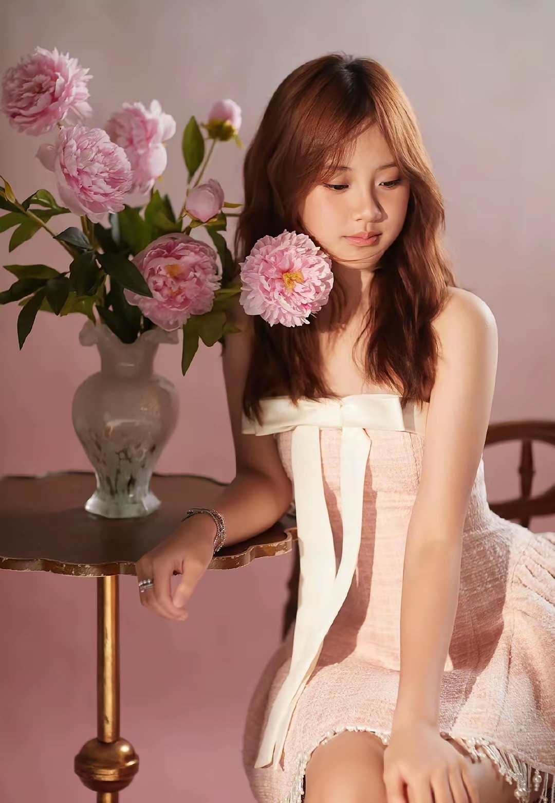 原来甜馨长这么大了啊!已经是一个大美女了，感觉眉眼和妈妈好像