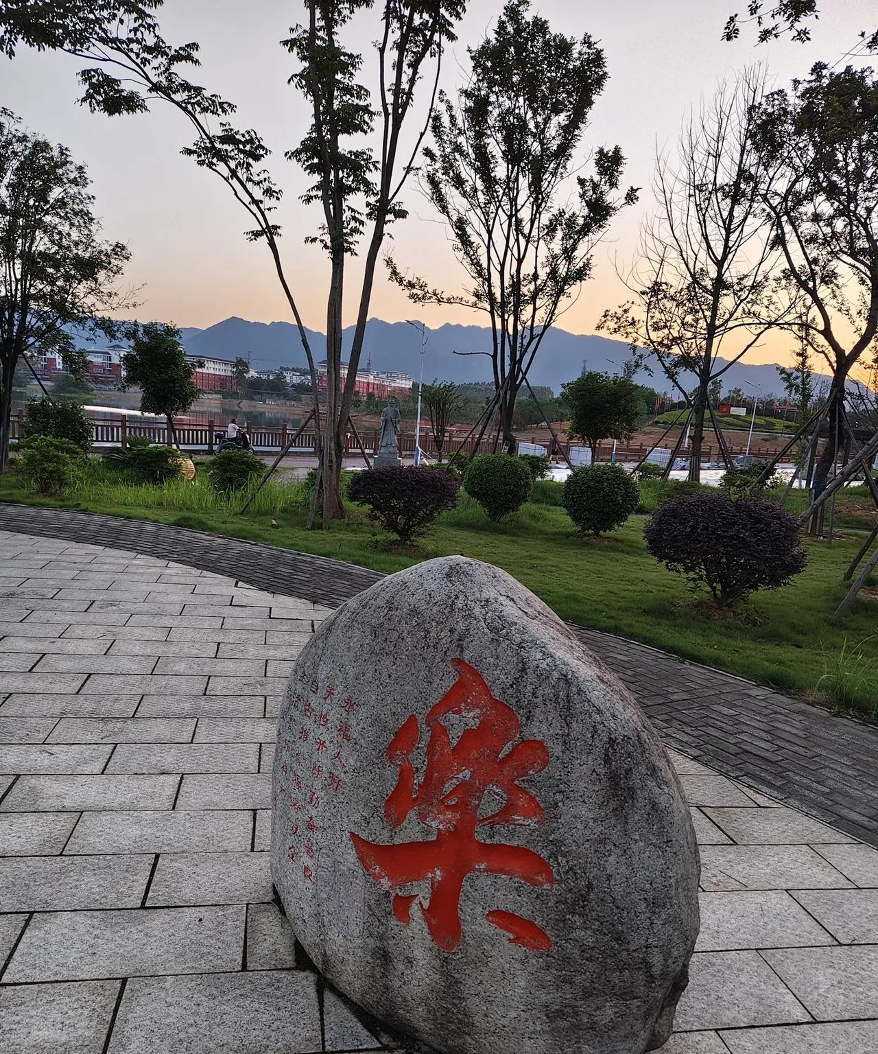 我们公司3月份，辞职了两个老员工，因为公司拖欠两个月工资辞职的，现在正在申请劳动