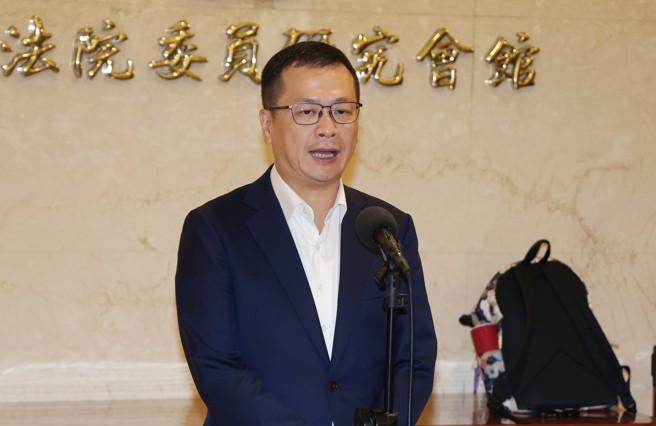 国民党主席参选人今天下午2：00大辩论，罗智强抛出震撼弹，要告台独顽固分子曹兴诚