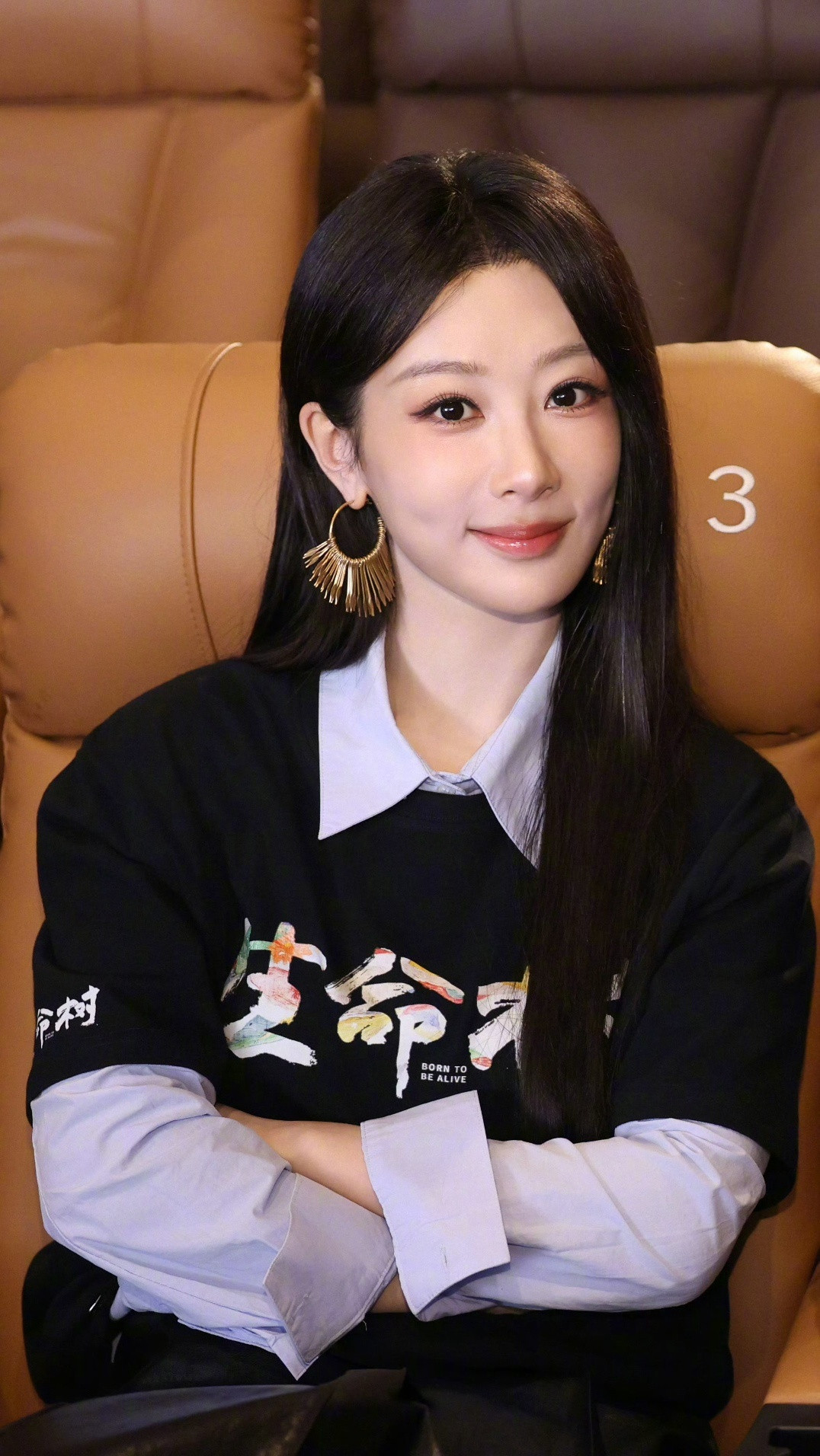 金鹤龙给杨紫化的这个妆真的可以，全网基本都是夸的~杨紫文化衫配黑长直