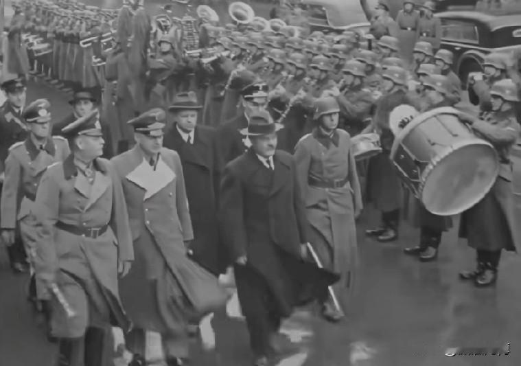刚刚看了一个视频，说的是86年前，就是1940年苏联外长访问纳粹德国，在欢迎仪式