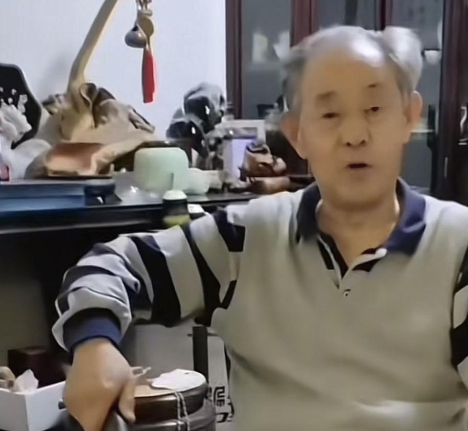 一幅估价高达8800万的名画，竟然被售货员私自改价后，以2250元的价格给贱卖了