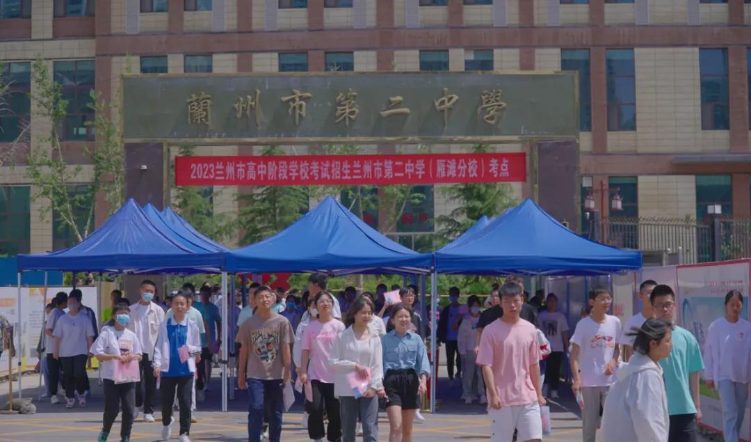 其实学生最难的一次选择是“中考”！中考也是孩子的人生分水岭！！中考的关注度没