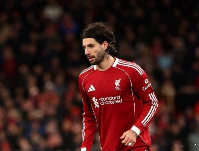 索博斯洛伊表示，他认为自己长期效力于利物浦，但续约谈判目前并无进展：“就像我说过