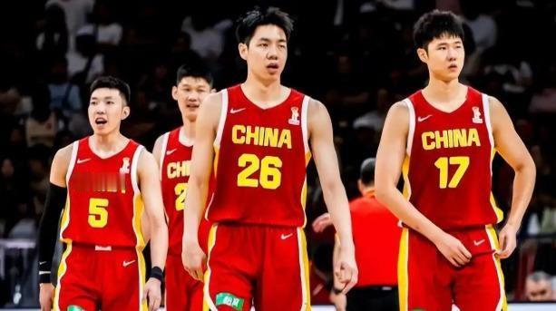 中国男篮打日本只剩9人轮换，锋线几乎全躺下，却有人喊出“能赢40分绝不只赢20分