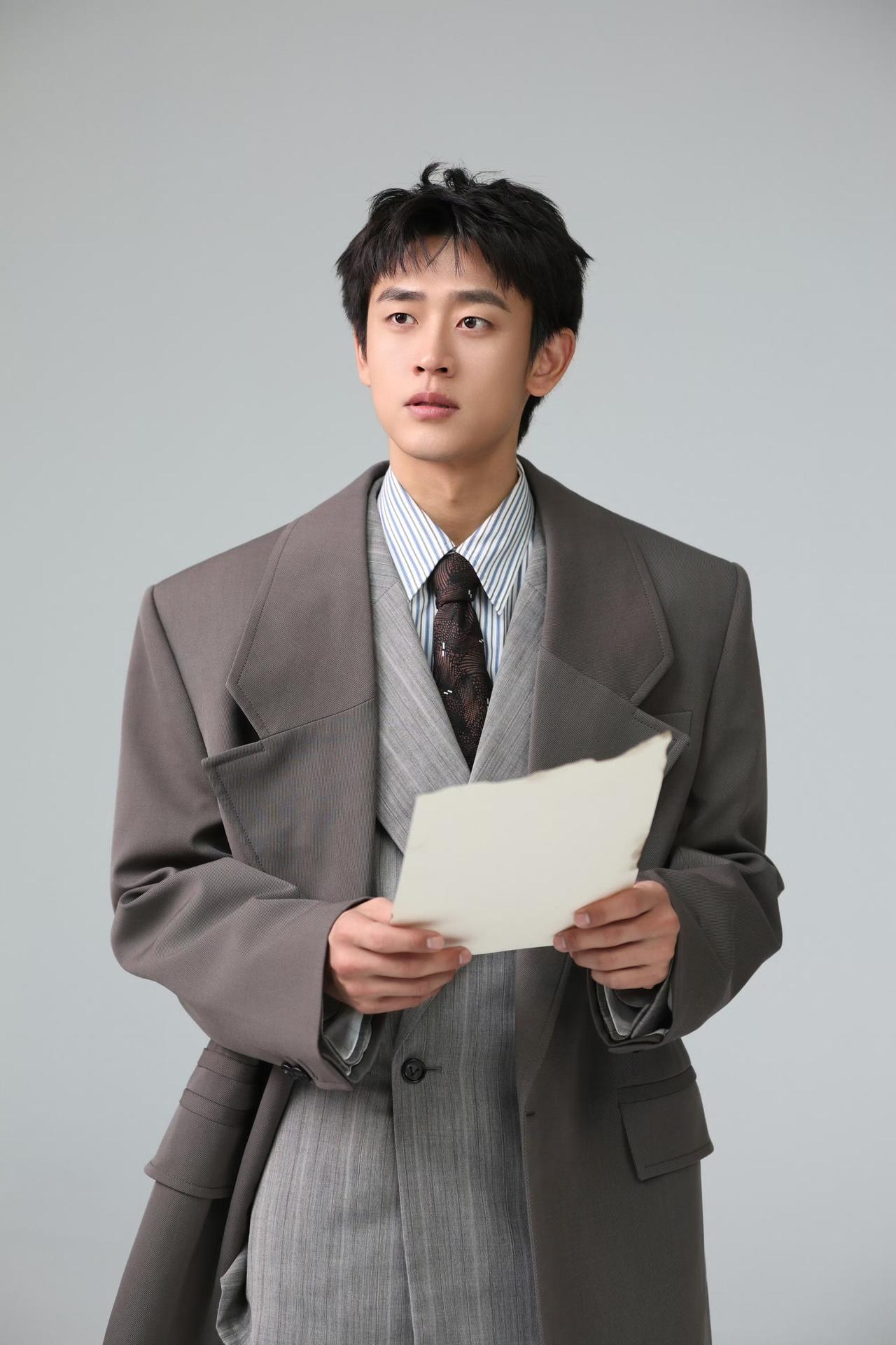 搜了一下王天辰的背景，才知道：什么样的家庭教育，养出什么样的孩子最近真