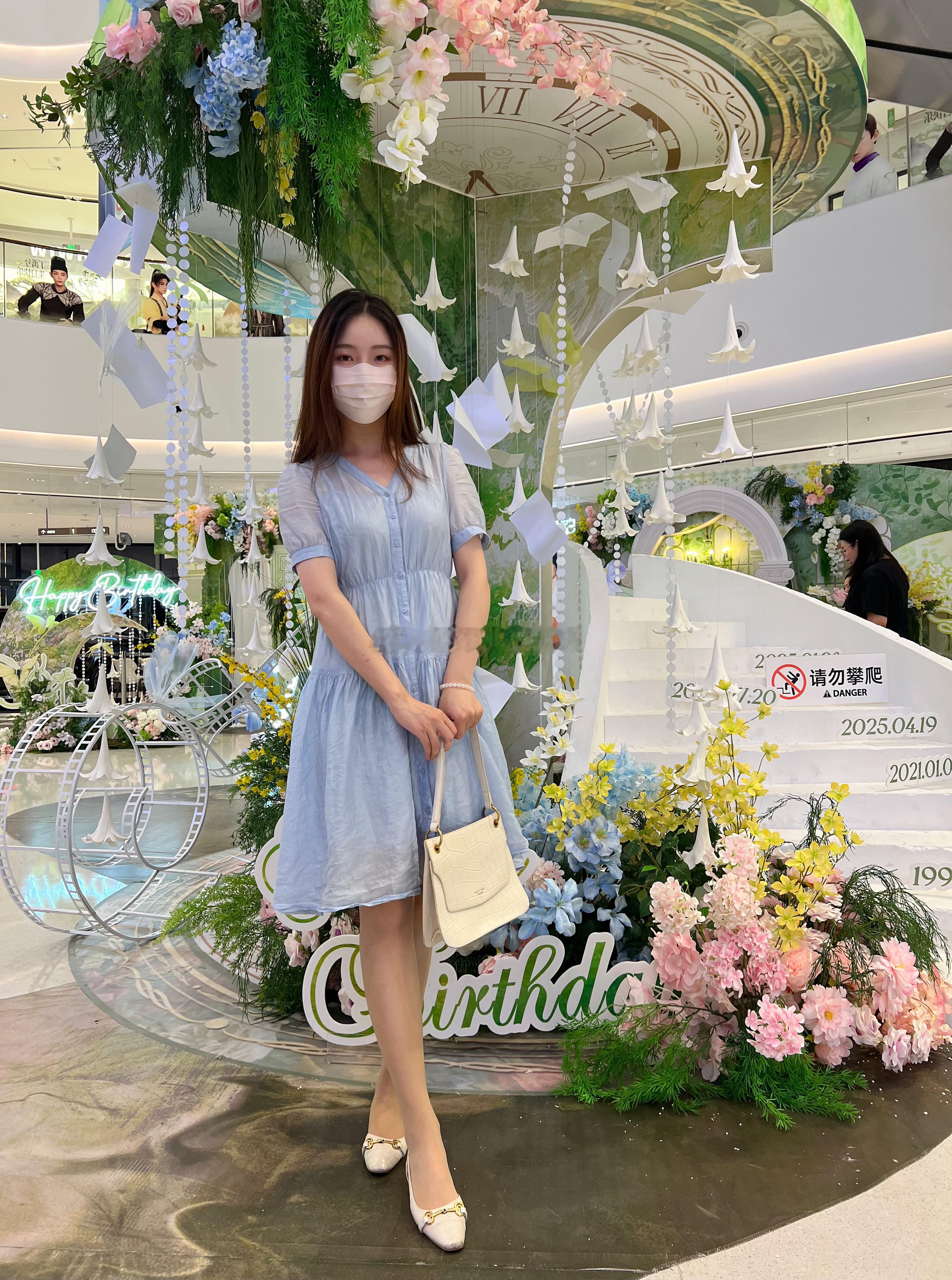素菜爱吃？大长腿时尚穿搭ootd​​​