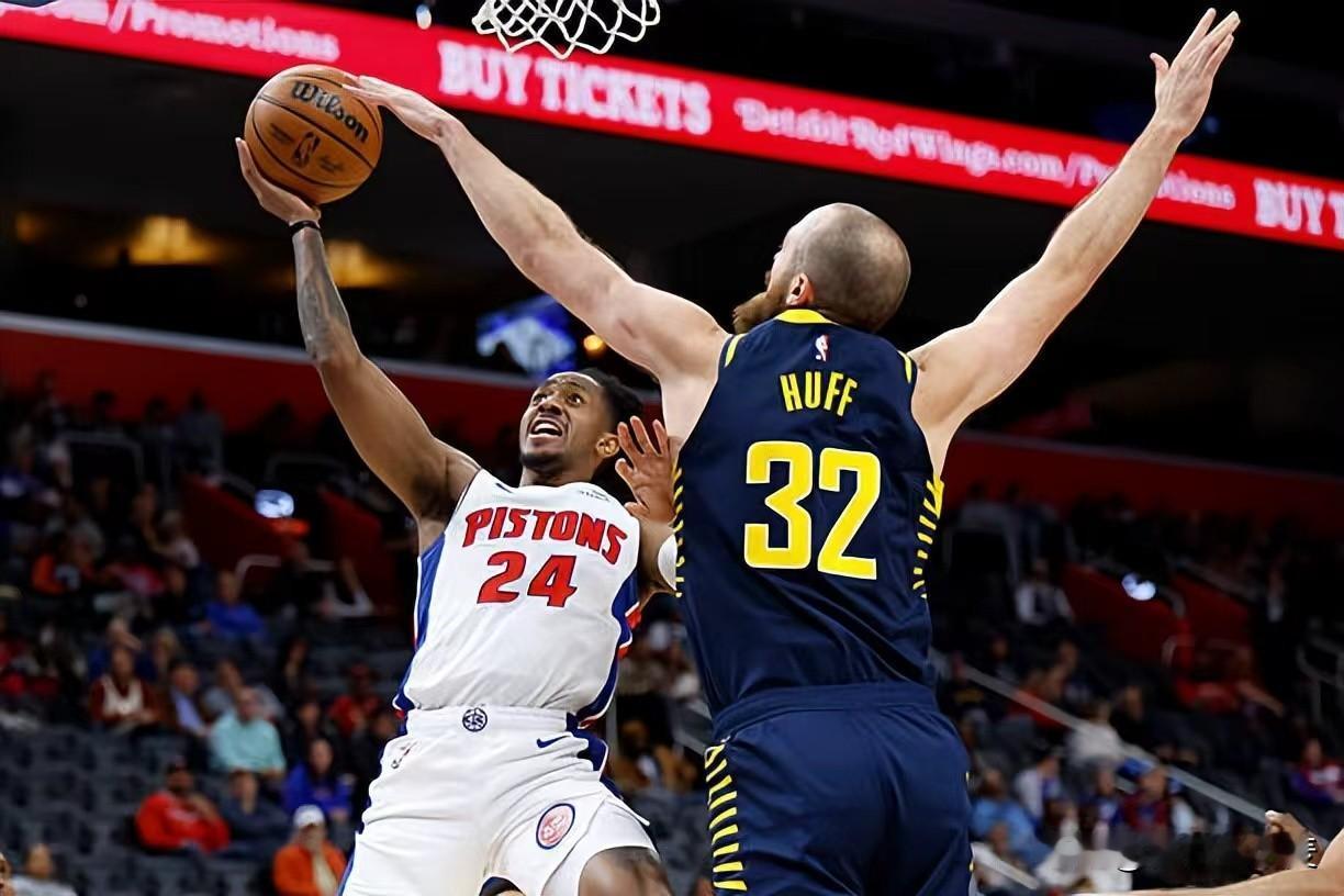 活塞后场新星丹尼斯-詹金斯在最近4场比赛中的数据分别是24分8篮板3助攻4抢断、