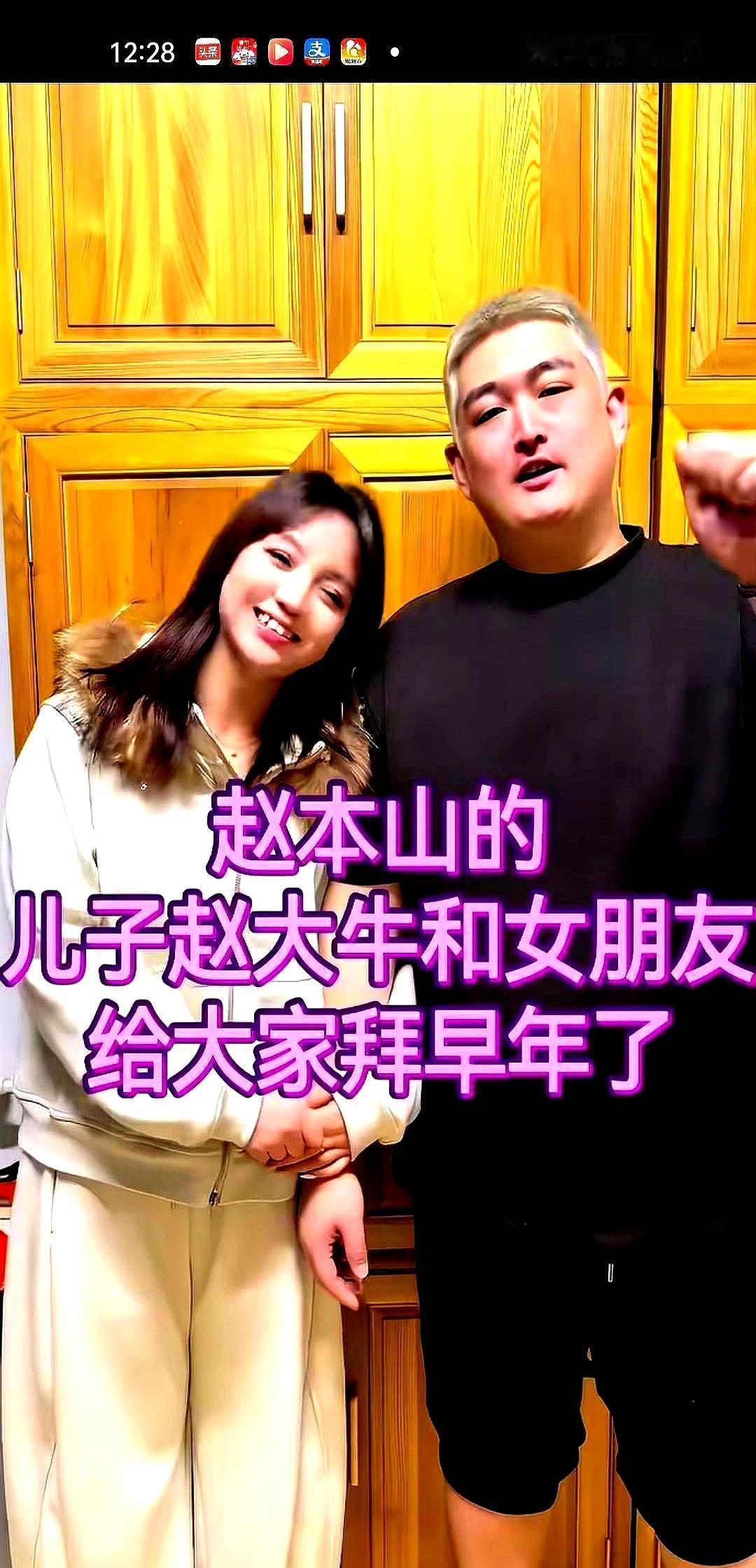 直播间有人骂他老婆丑。赵一楠直接掐了美颜，一把将妻子搂过来，盯着镜头说：“我娶