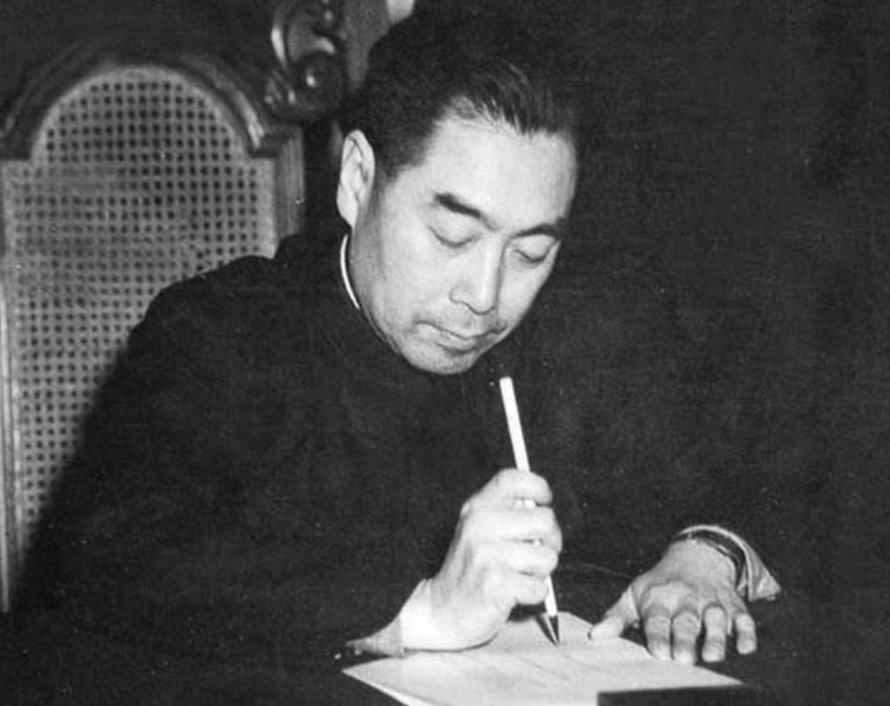 周总理写的诗水平如何？陈毅陈老总曾经直言不讳地说：你当好总理就行了，诗还是不要写