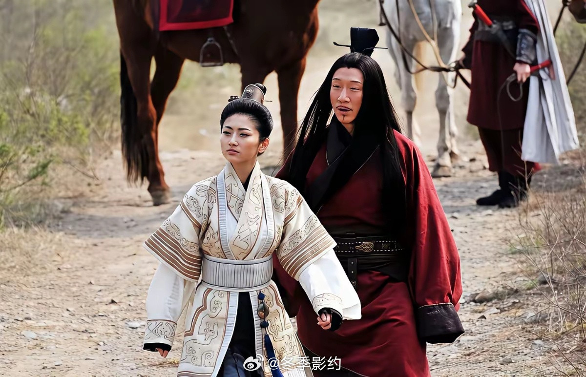 景甜的底牌，其实早就露过馅了。当年《战国》投资过亿，找来孙红雷、吴镇宇、金喜善给