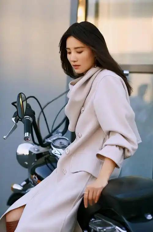 2025年11月15日，在第38届中国电影金鸡奖颁奖典礼上，宋佳凭