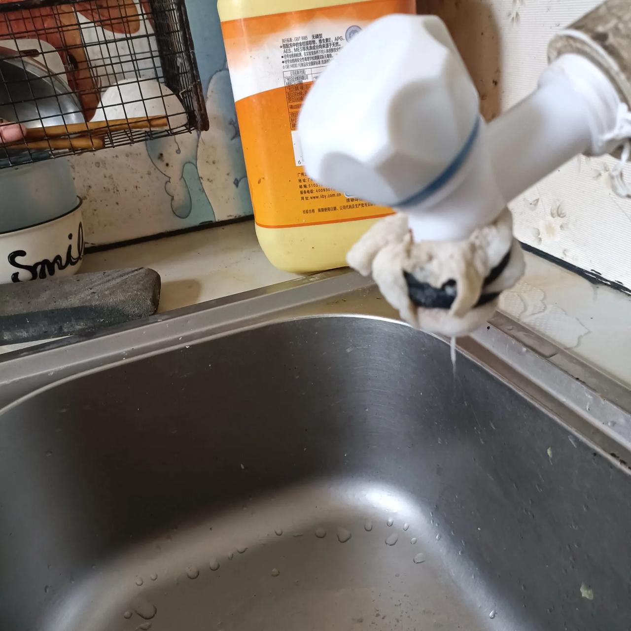 一觉醒来全网告诉我桶装水不能喝了，桶装水中有塑料微粒对身体不好。说还不如自来水烧