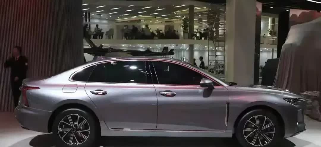 个人建议，买车可以这样选：要霸道：长城坦克300要安全：吉利星越L