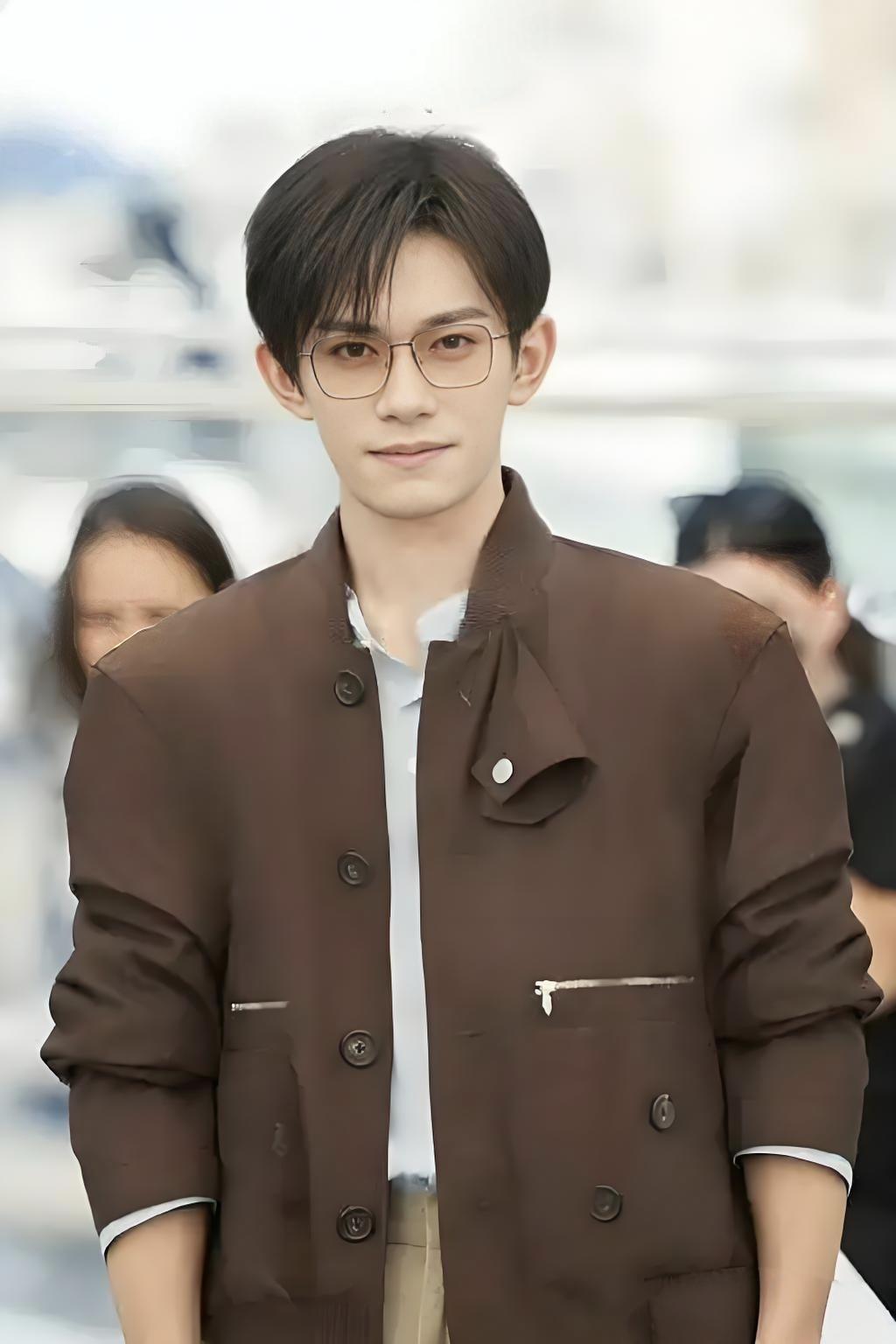 有句话，我一直不敢说，流量明星救不了文艺片，易烊千玺不行，胡歌来了也不行，观