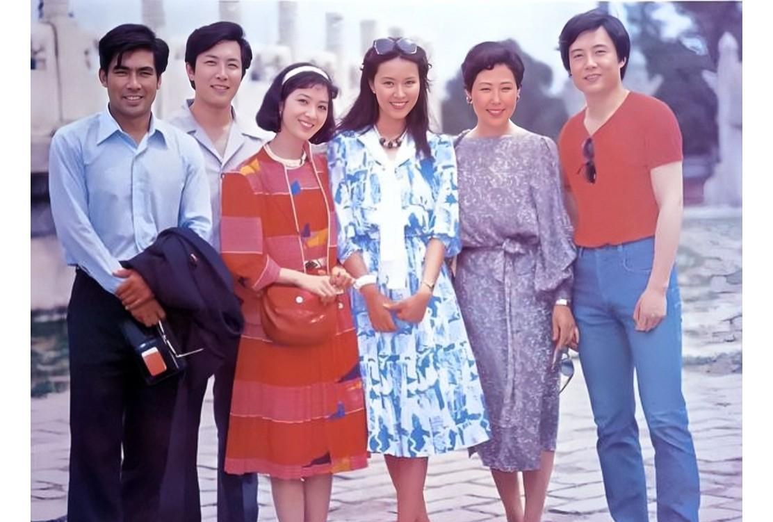 上世纪八十年代，朱时茂、唐国强、龚雪、方舒、斯琴高娃、王伯昭年轻时的珍贵合影，真