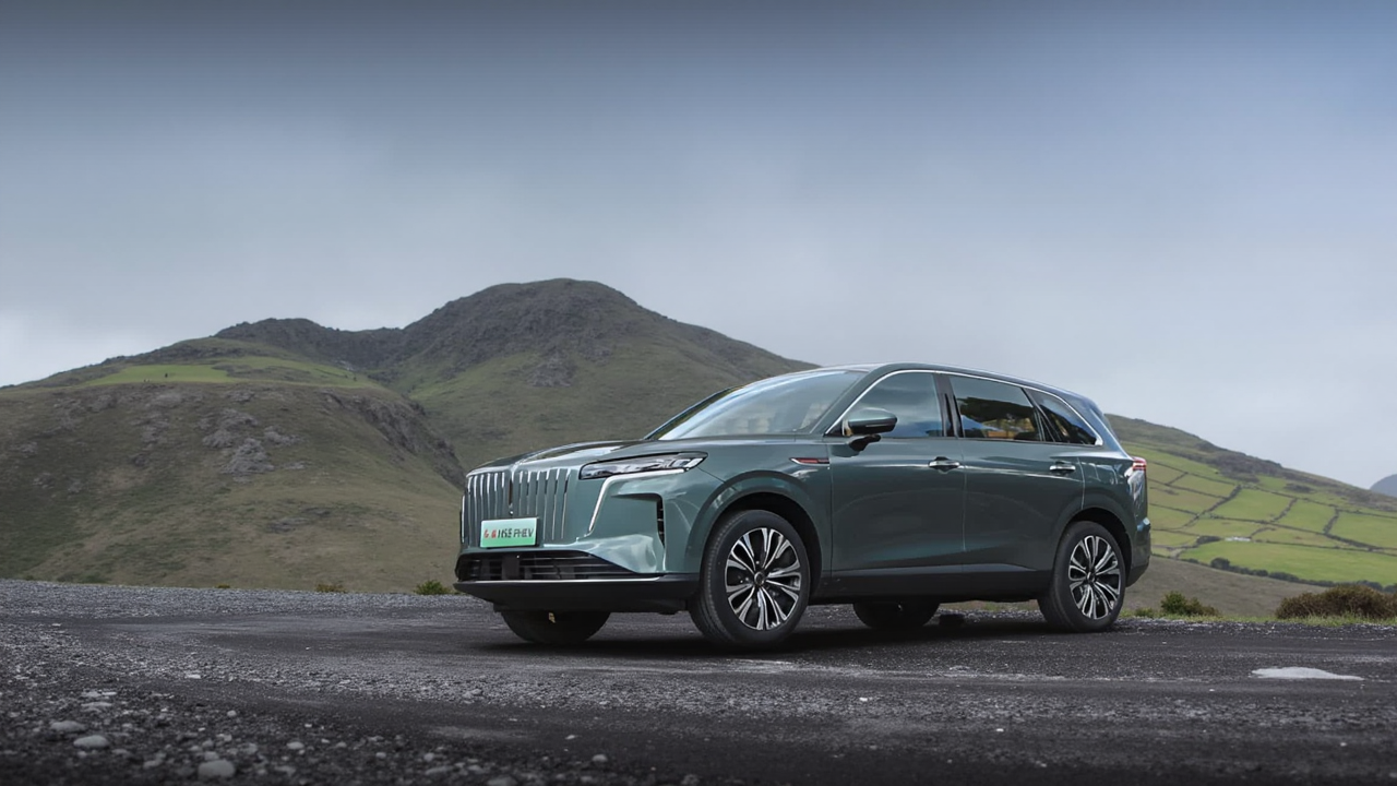 红旗HS6PHEV之所以在20万级插混SUV中全面碾压同级、口碑与实力双硬，核