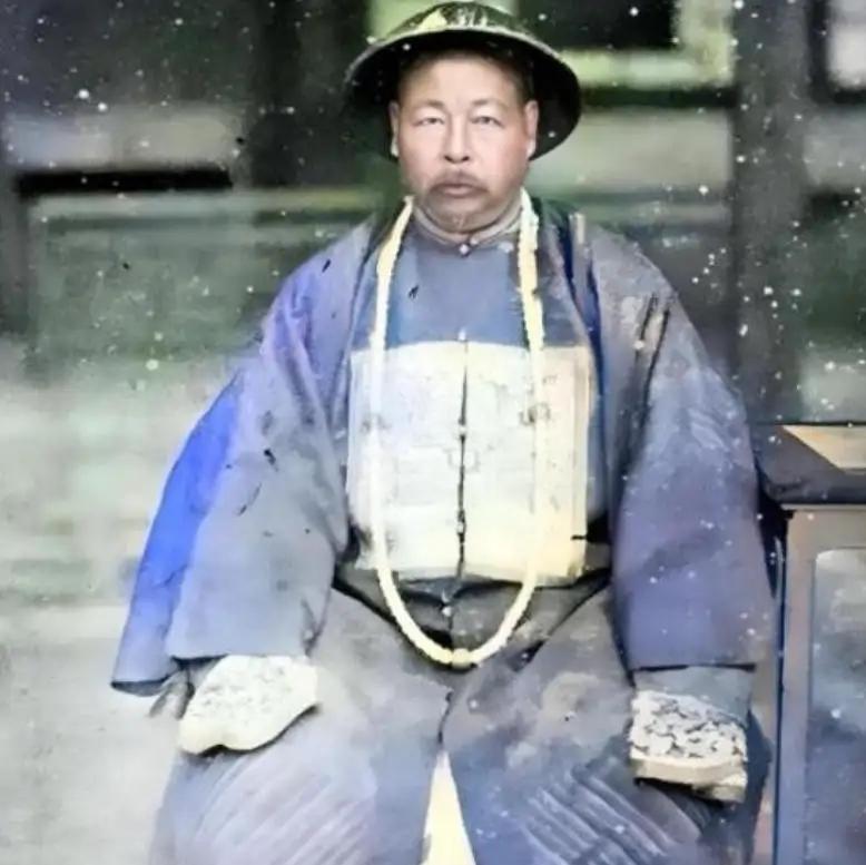 1996年，左宗棠曾孙想回上海，写信给市委，请求分一套低楼层的房，谁料，他时任上