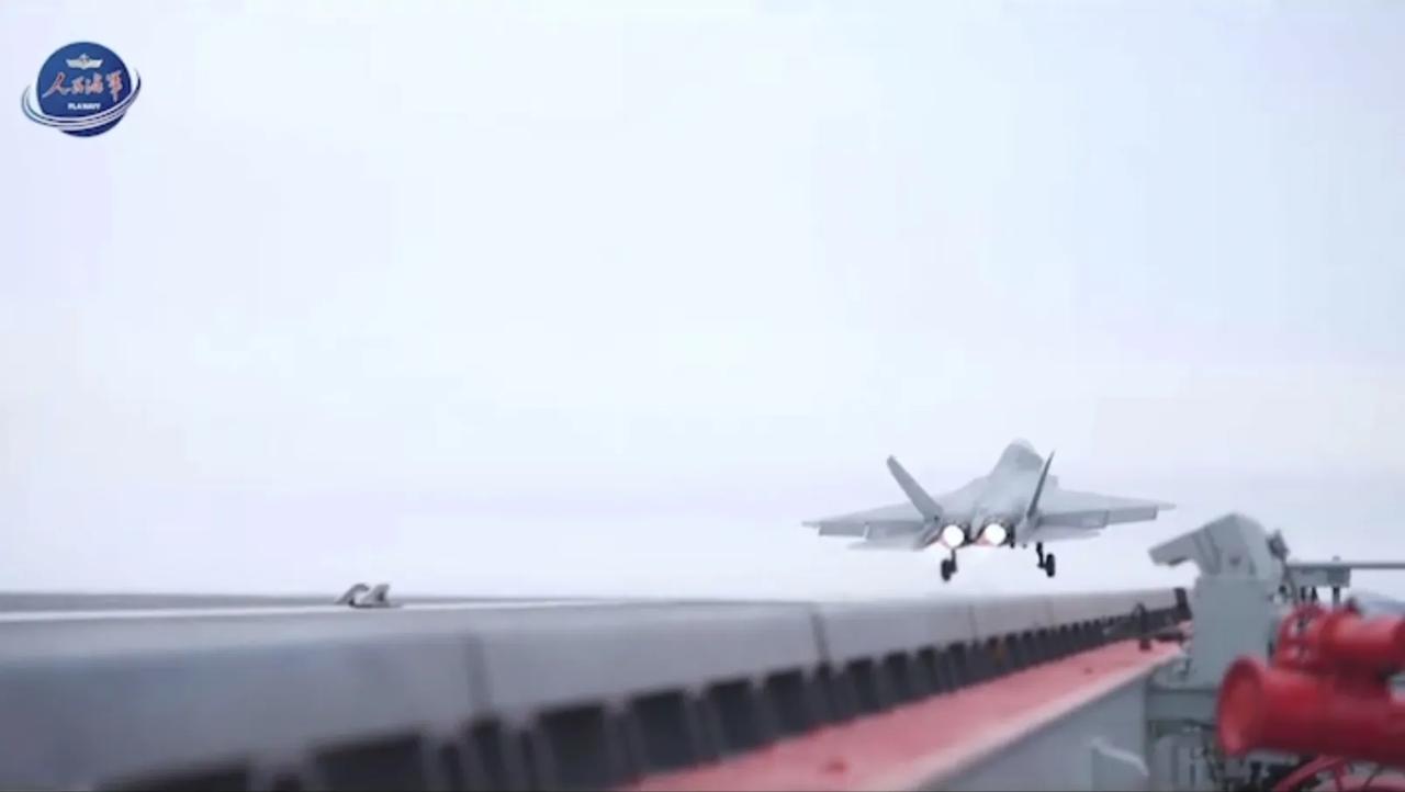 海军官宣歼-35、歼-15T舰载战斗机和空警-600舰载固定翼预警机在福建舰上进